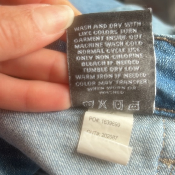 Torrid Women's Blue Denim Shorts Size: 20 plus size - Picture 10 of 10